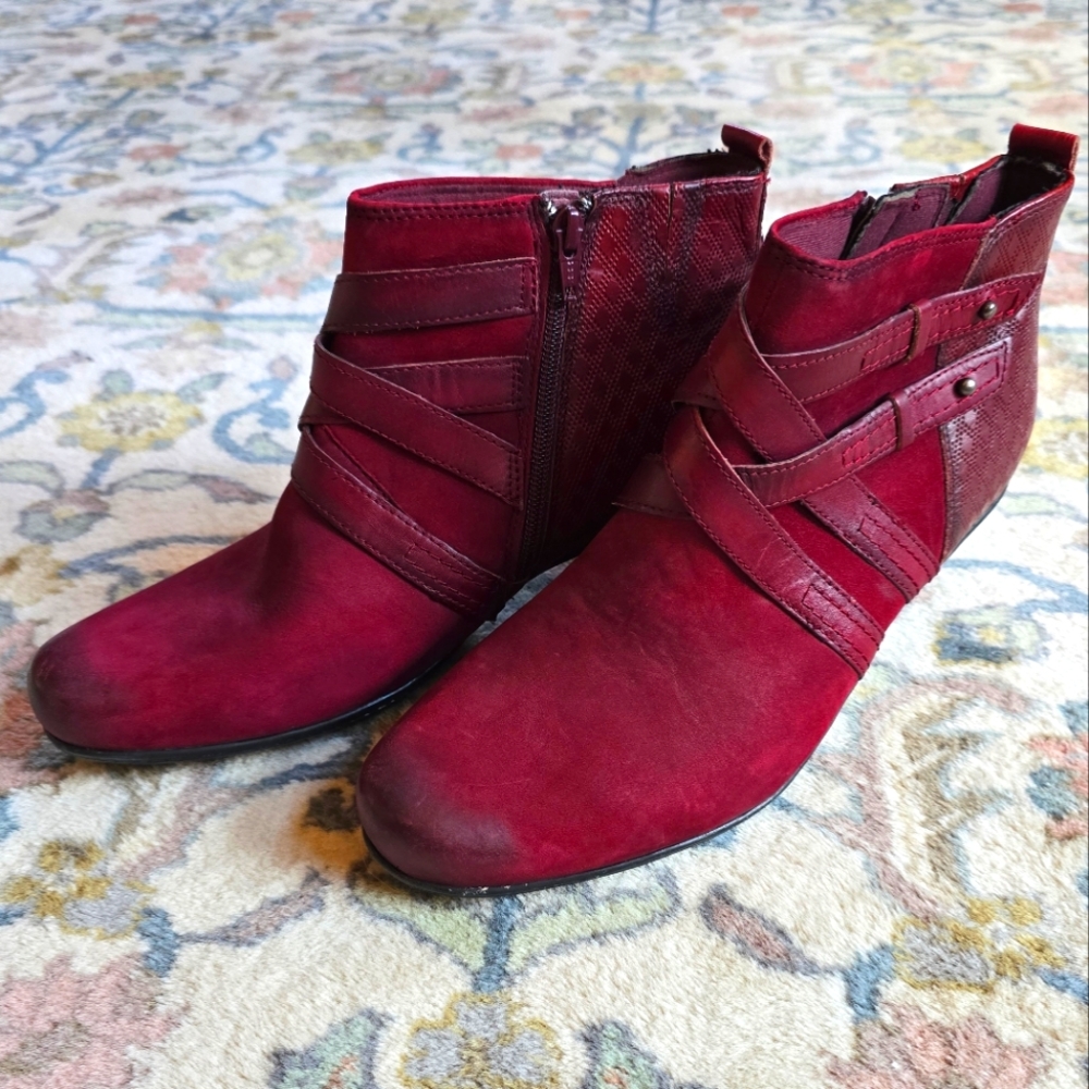 Earth Emerald Suede Leather Burgundy Booties Women's 10D